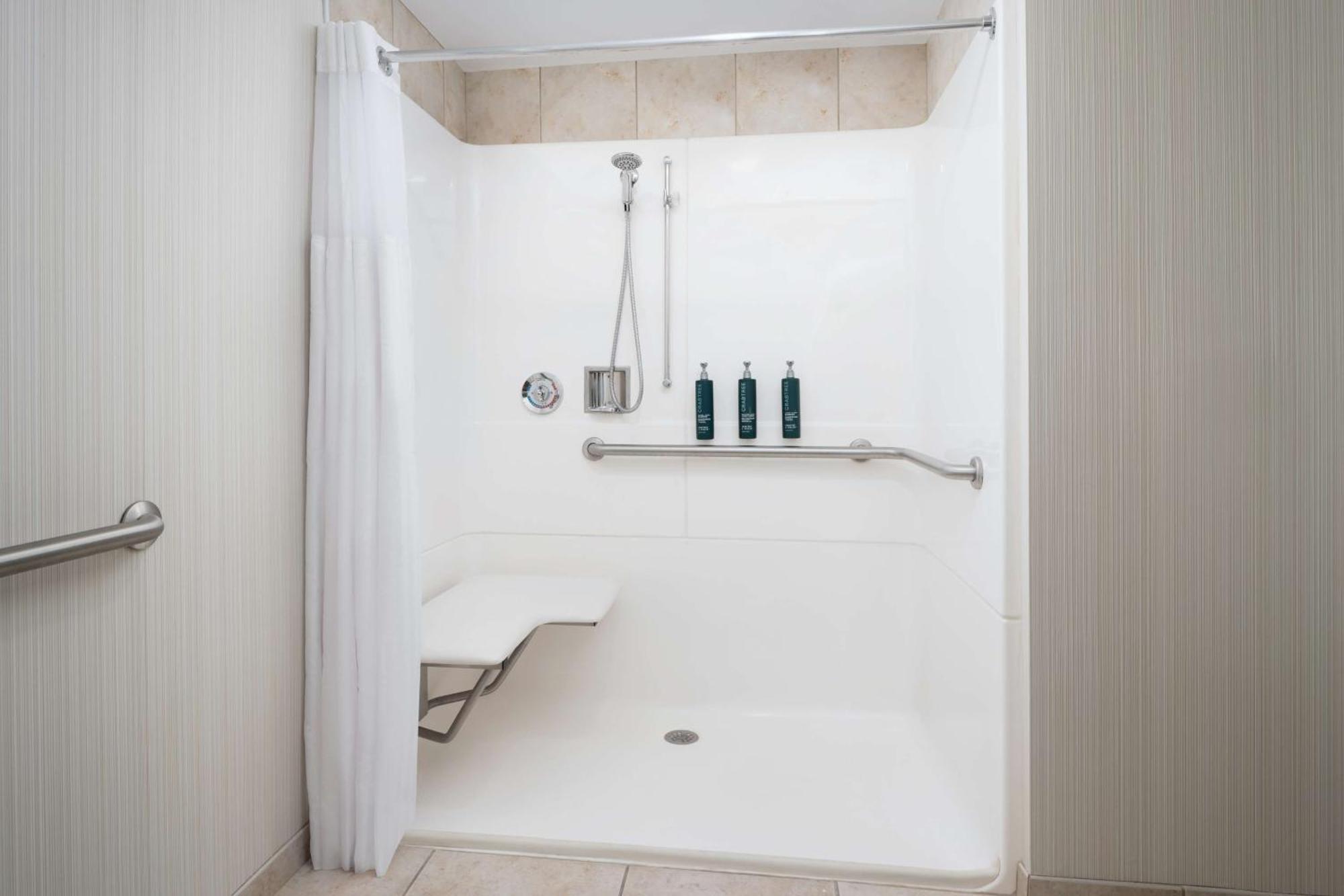 Doubletree By Hilton Greensboro Bagian luar foto