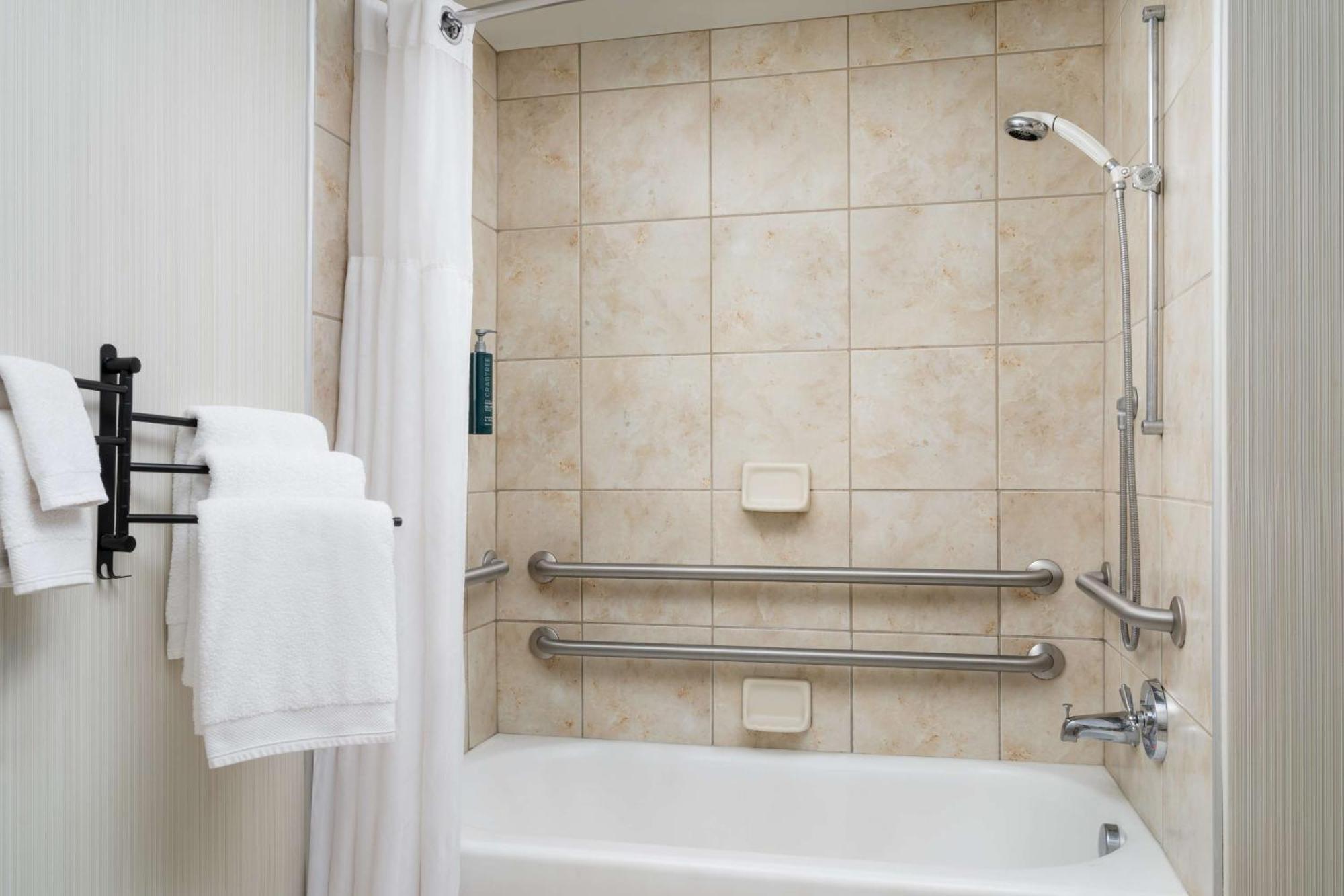 Doubletree By Hilton Greensboro Bagian luar foto