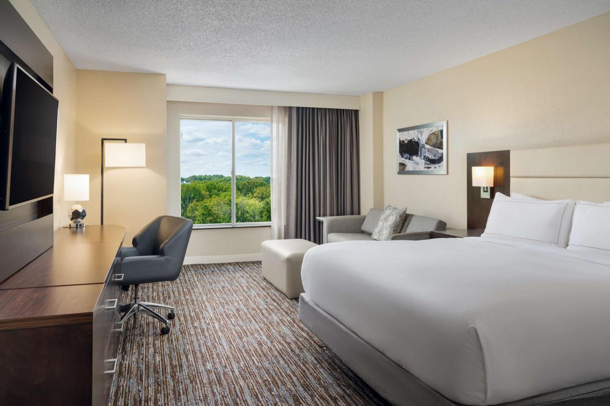 Doubletree By Hilton Greensboro Bagian luar foto
